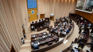 La Legislatura de Neuquén discutirá el pedido de Rolando Figueroa para tomar dos créditos de la CAF. La Legislatura de Neuquén discutirá el pedido de Rolando Figueroa para tomar dos créditos de la CAF.