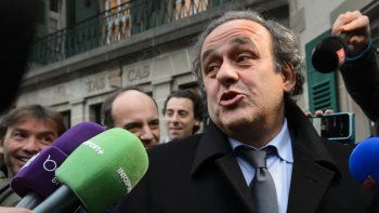 Michel Platini fue apresado y luego liberado en París, acusado de corrupción en la elección de Qatar como sede mundialista.