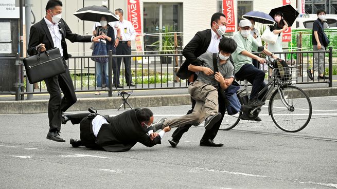 El momento de la detención de Tetsuya Yamagami.