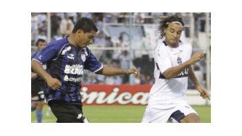 No se rinde. El equipo platense sigue ganando y subiendo en la tabla del Nacional B.