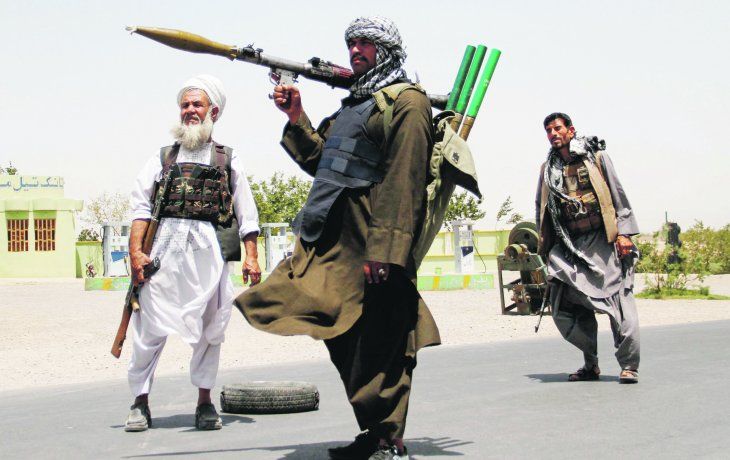 CAOS. Los talibanes lanzaron una ofensiva en todo el territorio luego de la retirada de EE.UU. El presidente Ashraf Ghani culpó a Washington por el deterioro de la seguridad a Washington.