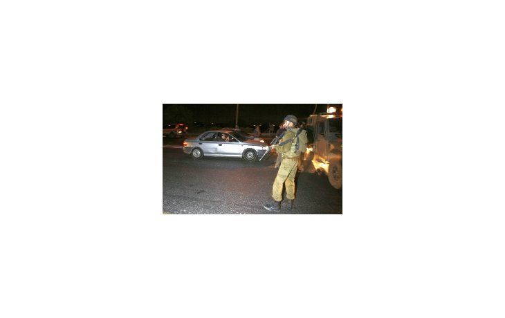 El automóvil en el que viajaban las víctimas recibió disparos en una carretera entre la colonia y el pueblo palestino de Bani Naim, cerca de Hebrón.