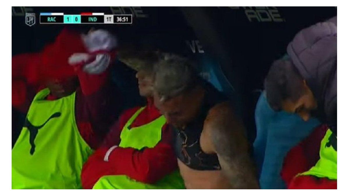 The Independiente player who apologized to the fans for throwing away his shirt