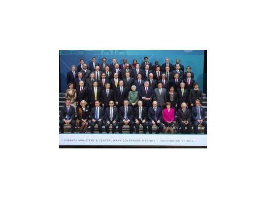 El ministro de Economia Axel Kicillof, en la foto con sus pares y presidentes de Bancos Centrales del G-20.
