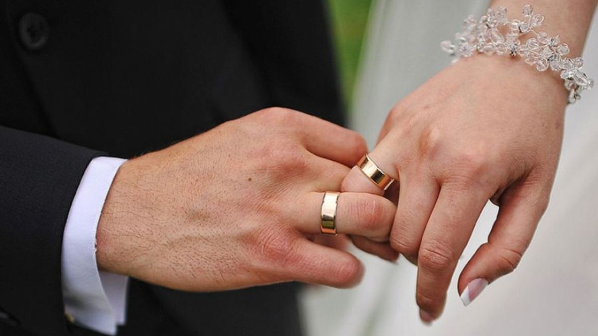 A 35 -year -old woman committed to an 80 -year -old who met in a geriatric and her story went viral
