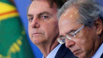 El presidente de Brasil, Jair Bolsonaro, y su superministro, Paulo Guedes.