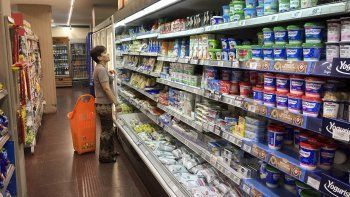Se deben mantener los precios que estaban vigentes al 6 de marzo último para venta a consumidores, hipermercados, supermercados, almacenes, mercados, autoservicios, mini mercados minoristas y supermercados mayoristas.