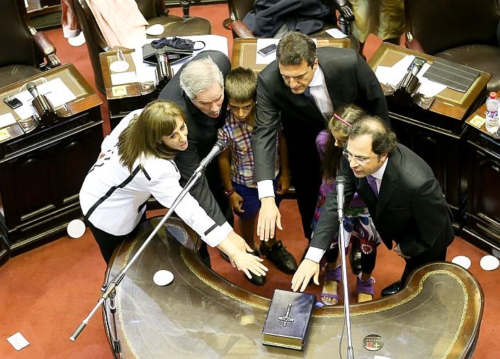 Massa juró junto a Darío Giustozzi, Felipe Solá y Mirtha Tundis.