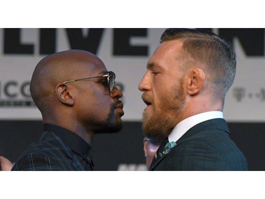 Mayweather y McGregor en el último cara a cara que tuvieron antes de la pelea.