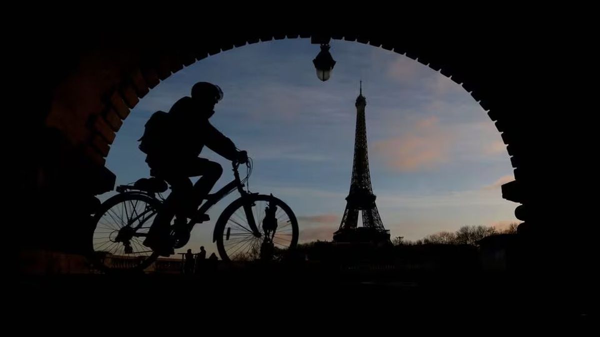 The bicycle surpasses the car as a means of transportation in Paris