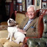 Benjamin Slade: el millonario británico que busca una pareja que quiera heredar su fortuna. Benjamin Slade: el millonario británico que busca una pareja que quiera heredar su fortuna.