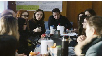 movimientos. María Eugenia Vidal participó ayer de un encuentro con referentes del sector docente, en el partido de Morón.