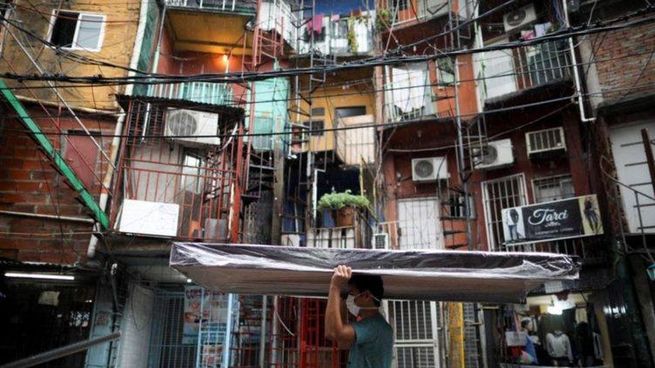 30 familias en la calle por una losa demolida por error en la Villa 31.