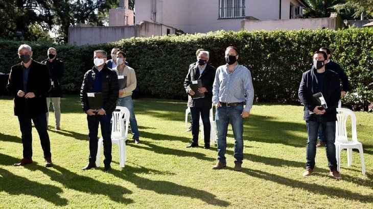 Del acuerdo tambi&eacute;n formaron parte los jefes comunales de: San Fernando, Juan Andreotti; Hurlingham, Juan Horacio Zabaleta; Escobar, Ariel Sujarchuk; San Mart&iacute;n, Fernando Moreira; Mor&oacute;n, Lucas Ghi; Malvinas Argentinas, Leonardo Nardini; Ituzaing&oacute;, Alberto Descalzo; Luj&aacute;n, Leonardo Botto; General Las Heras, Javier Osuna; Marcos Paz, Ricardo Curuchet; Mercedes, Juan Ignacio Ustarroz; Navarro, Facundo Diz; Moreno, Mariel Fern&aacute;ndez; y Merlo, Gustavo Men&eacute;ndez.