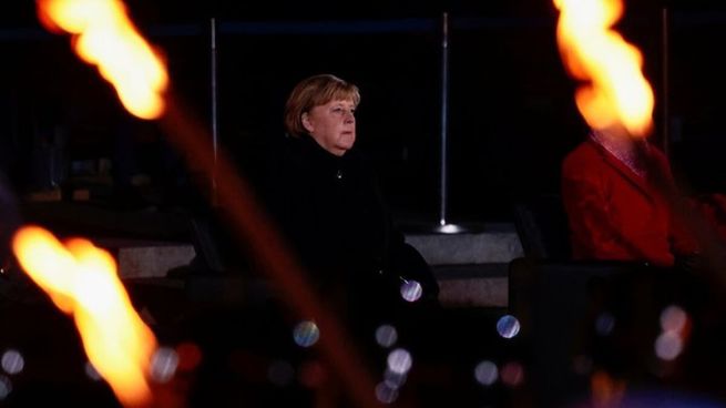 Angela Merkel durante la ceremonia militar.&nbsp;