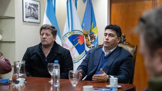 El gobernador de Santa Cruz, Claudio Vidal, durante la reunión con gremialistas.&nbsp;