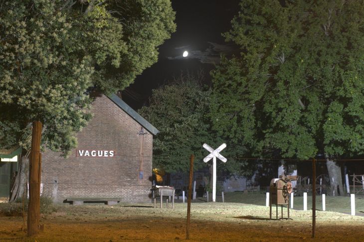 La estación de Vagués, un pueblo ubicado en las cercanías de San Antonio de Areco, es una de las estaciones que se encuentra en obra para una próxima re-inauguración del antiguo ramal Luján-Pergamino. La estación de Vagués, un pueblo ubicado en las cercanías de San Antonio de Areco, es una de las estaciones que se encuentra en obra para una próxima re-inauguración del antiguo ramal Luján-Pergamino.