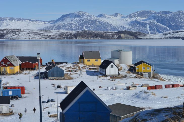 Kapisillit, un asentamiento cercano a Nuuk, refleja la vida cotidiana de pueblos que dependen de la pesca y la caza para subsistir. Kapisillit, un asentamiento cercano a Nuuk, refleja la vida cotidiana de pueblos que dependen de la pesca y la caza para subsistir.
