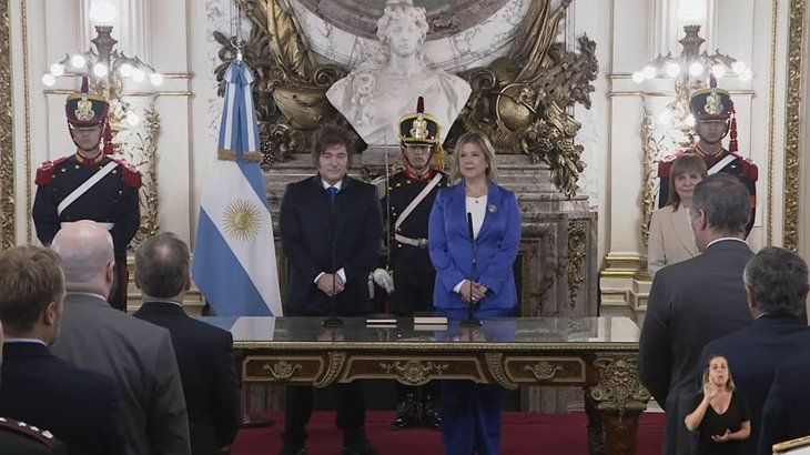 Monteoliva juró ante un Salón Blanco repleto. Monteoliva juró ante un Salón Blanco repleto.