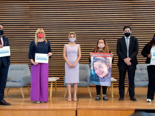 Meritello, Losardo, Yanéz y Trotta junto a miembros de ONGs contra el Grooming.&nbsp;