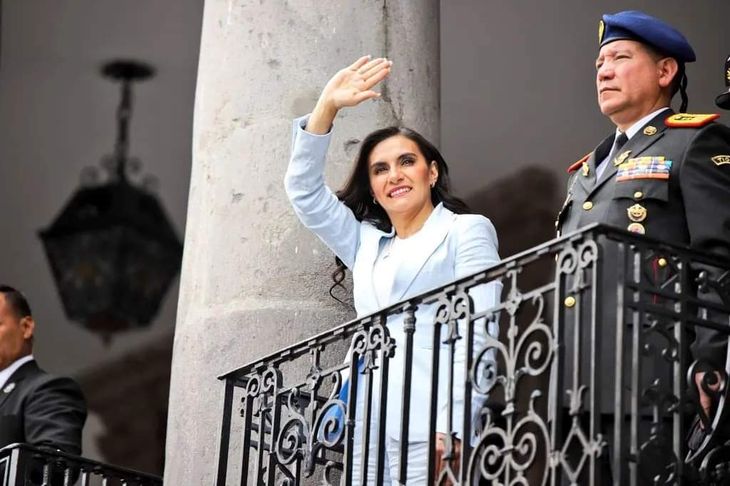 La vicepresidenta de Ecuador, Verónica Abad, denunció por violencia de género al Jefe de Estado de Ecuador, Daniel Novoa. La vicepresidenta de Ecuador, Verónica Abad, denunció por violencia de género al Jefe de Estado de Ecuador, Daniel Novoa.