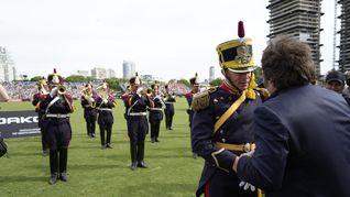 Javier Milei saluda a un granadero en la final del 132° Abierto Argentino de Polo en Palermo. Javier Milei saluda a un granadero en la final del 132° Abierto Argentino de Polo en Palermo.