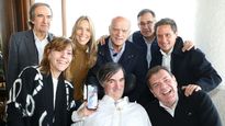 Esteban Bullrich con el equipo de campaña de Grindetti.