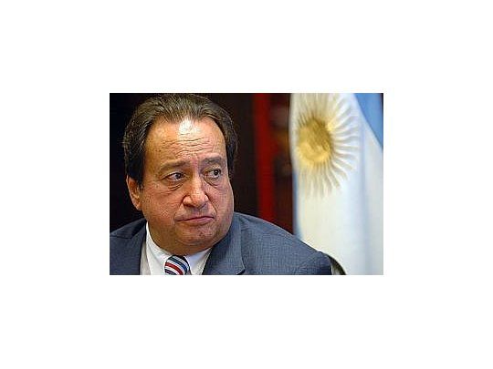 León Arslanian.