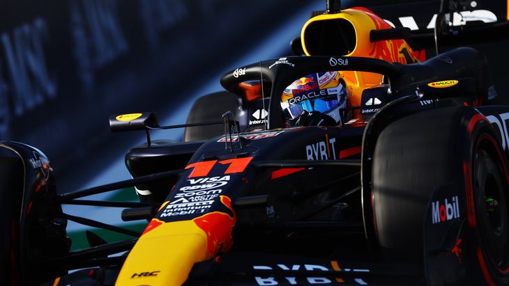 Red Bull: entre el reemplazo de Checo y las dudas de Verstappen. Red Bull: entre el reemplazo de Checo y las dudas de Verstappen.