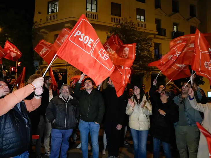 Las movilizaciones en España para pedirle a Pedro Sánchez que no dimita. Las movilizaciones en España para pedirle a Pedro Sánchez que no dimita.