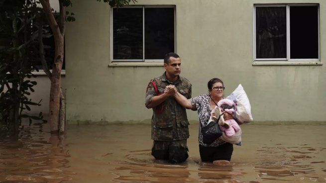 Las inundaciones en el sur de Brasil continúan haciendo estragos