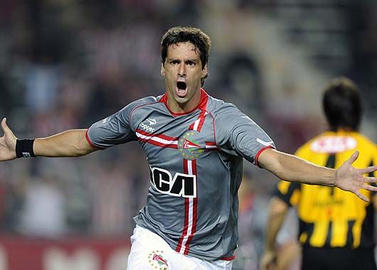 Rodrigo López, la gran figura de la noche, convirtió al minuto de juego.