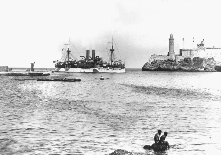 El USS Maine entrando en la Bahía de la Habana en enero de 1898 El USS Maine entrando en la Bahía de la Habana en enero de 1898