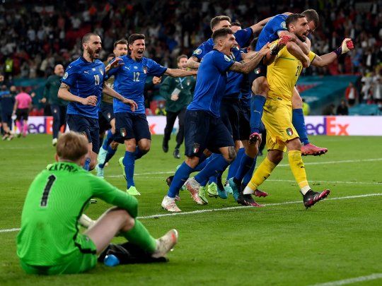 Italia venció a Inglaterra en los penales y se quedó con la Eurocopa en Wembley.