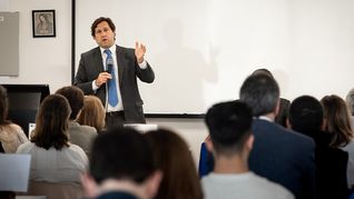 Diego Labat disertó sobre el sistema bancario en la Universidad de Montevideo.