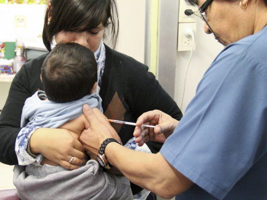 Para contener el brote de sarampión que se cursa en la Ciudad y en algunos territorios de la Provincia, el Ministerio de Salud reforzó las recomendaciones. 
