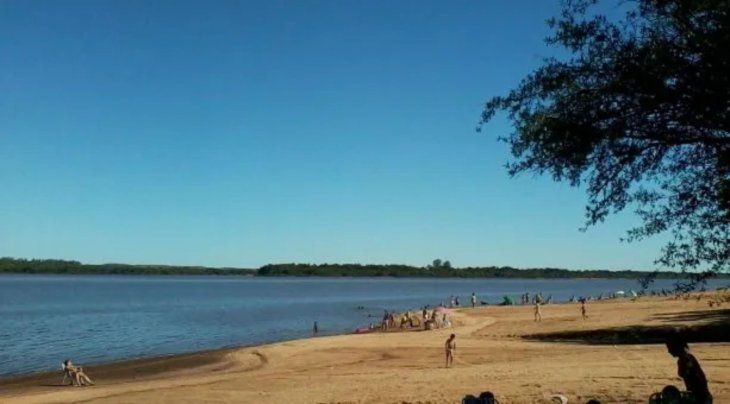 Este pueblo cuenta con playas imponentes frente al río Uruguay.