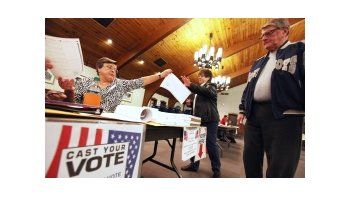 Romney y Santorum, cabeza a cabeza en el supermartes republicano