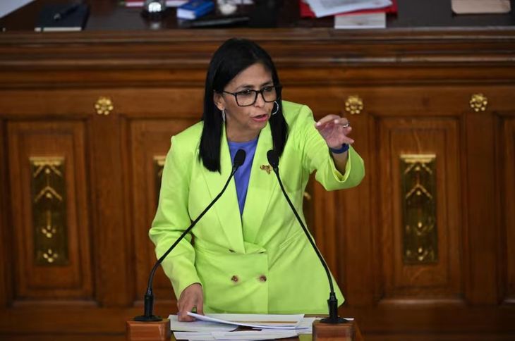 Funcionarios republicanos interpretan la presencia de Ratcliffe en Caracas como señal de confianza en la capacidad de Delcy Rodríguez.