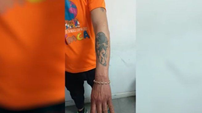 El tatuaje del lobo en el brazo izquierdo fue el detalle que permitió reconocerlo.