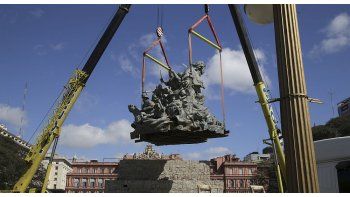 El monumento a Juana Azurduy fue trasladado de Casa Rosada a la plaza frente al CCK
