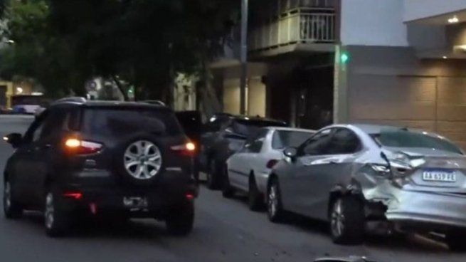 Un hombre alcoholizado chocó tres autos estacionados en Caballito