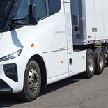 El modelo R700 de la empresa Windrose aparece en Estados Unidos con un diseño parecido al Tesla Semi. El modelo R700 de la empresa Windrose aparece en Estados Unidos con un diseño parecido al Tesla Semi.