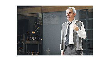 ámbito.com | Horacio Roca en «Camino del cielo», estrenada por el Teatro San Martín la semana pasada.Su autor, el español Juan Mayorga, dice que a veces el nazismo inspira obras «por lasimple exhibición de la violencia».