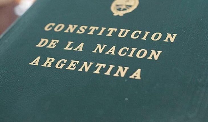 El objetivo final del gobierno libertario es conseguir una reforma Constitucional, que facilite y garantice la permanencia de sus reformas. Sin esto, todo lo que haga es circunstancial. El objetivo final del gobierno libertario es conseguir una reforma Constitucional, que facilite y garantice la permanencia de sus reformas. Sin esto, todo lo que haga es circunstancial.