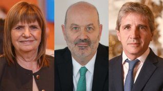 De cara a la reforma laboral, Patricia Bullrich, Federico Sturzenegger y Luis Caputo aún debaten sobre los fondos del SIPA. De cara a la reforma laboral, Patricia Bullrich, Federico Sturzenegger y Luis Caputo aún debaten sobre los fondos del SIPA.