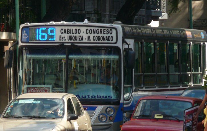 La l&iacute;nea 169, una de las afectadas por el paro en el sur del conurbano, contin&uacute;a sin prestar servicio por la falta de pago de salarios.