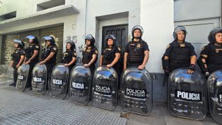 Operativos simultáneos en Abasto y Constitución permitieron desalojar dos viviendas con orden judicial y sumaron nuevos casos a los 519 inmuebles ya recuperados por la Ciudad. Operativos simultáneos en Abasto y Constitución permitieron desalojar dos viviendas con orden judicial y sumaron nuevos casos a los 519 inmuebles ya recuperados por la Ciudad.