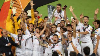 Sevilla conquistó su 6° trofeo en la Europa League.