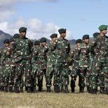 Indonesia acelera el entrenamiento de tropas para desplegar una fuerza de paz en Gaza. Indonesia acelera el entrenamiento de tropas para desplegar una fuerza de paz en Gaza.